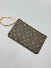 Load image into Gallery viewer, Louis Vuitton Neverfull Monogram pouch with strap