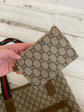 Load image into Gallery viewer, Gucci Vintage GG Plus web tote with pouch