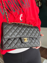 Load image into Gallery viewer, Chanel classic double flap medium caviar with GHW