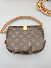 Load image into Gallery viewer, Louis Vuitton Saumur BB monogram