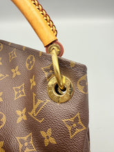 Load image into Gallery viewer, Louis Vuitton Artsy MM monogram with charm