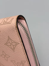 Load image into Gallery viewer, Louis Vuitton Zippy mahina wallet pink