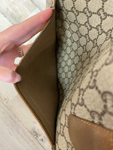 Load image into Gallery viewer, Gucci Vintage GG Plus web tote with pouch