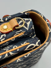 Load image into Gallery viewer, Louis Vuitton 1854 Blue Pochette Metis with strap
