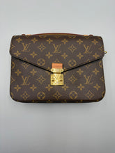 Load image into Gallery viewer, Louis Vuitton Pochette Metis monogram with strap