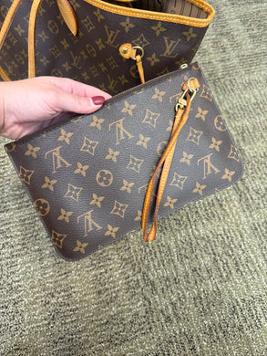 Louis Vuitton Neverfull monogram pouch