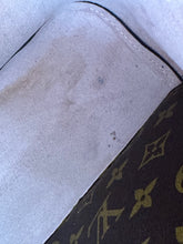 Load image into Gallery viewer, Louis Vuitton NeoNoe bucket bag with strap