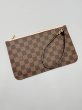 Load image into Gallery viewer, Louis Vuitton Neverfull ebene pouch with rose ballerine