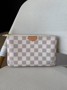 Louis Vuitton double Pochette azur with strap