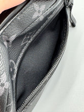 Load image into Gallery viewer, Louis Vuitton Catch it bumbag