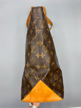 Load image into Gallery viewer, Louis Vuitton Cabas Mezzo monogram