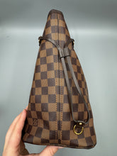 Load image into Gallery viewer, Louis Vuitton Neverfull MM ebene with pouch