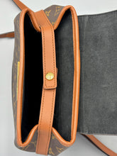 Load image into Gallery viewer, Reverse monogram Louis Vuitton dauphine backpack