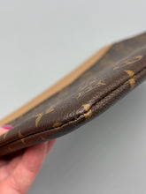 Load image into Gallery viewer, Louis Vuitton Daily Monogram pouch