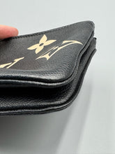 Load image into Gallery viewer, Louis Vuitton double Pochette Black bicolore with strap