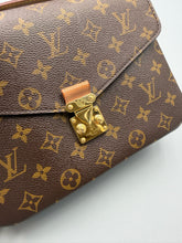 Load image into Gallery viewer, Louis Vuitton Pochette Metis monogram with strap