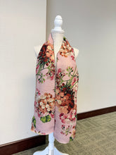 Load image into Gallery viewer, Gucci Blooms Pink wool scarf