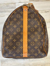 Load image into Gallery viewer, Louis Vuitton Keepall 55 Bandouliere bag with non braned strap