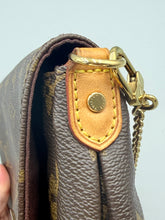 Load image into Gallery viewer, Louis Vuitton Favorite PM Monogram Crossbody with chain