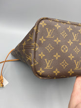 Load image into Gallery viewer, Louis Vuitton Neverfull MM monogram with pouch