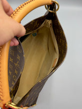 Load image into Gallery viewer, Louis Vuitton Artsy MM monogram with charm
