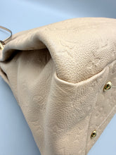 Load image into Gallery viewer, Louis Vuitton Artsy MM sand empreinte monogram