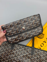 Load image into Gallery viewer, Goyard St. Louis PM black tote with pouch