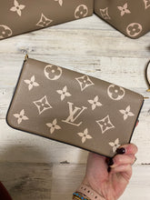 Load image into Gallery viewer, Louis Vuitton Felicie Bicolore dove (no inserts)