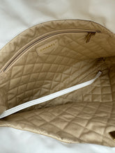 Load image into Gallery viewer, Chanel 22 White Hobo limited edition chain link with pouch