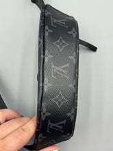 Load image into Gallery viewer, Louis Vuitton Catch it bumbag