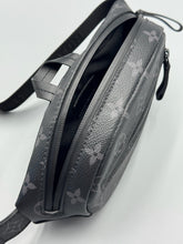 Load image into Gallery viewer, Louis Vuitton Catch it bumbag