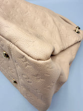 Load image into Gallery viewer, Louis Vuitton Artsy MM sand empreinte monogram