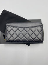 Load image into Gallery viewer, Chanel Black Quilted Lambskin Zippy wallet