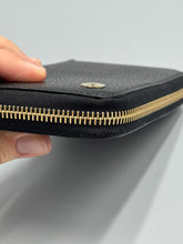 Load image into Gallery viewer, Gucci Black Interlocking Zippy long wallet