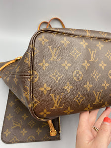 Louis Vuitton Neverfull MM monogram with tangerine with pouch