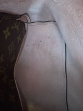 Load image into Gallery viewer, Louis Vuitton NeoNoe bucket bag with strap