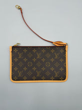 Load image into Gallery viewer, Louis Vuitton Carryall MM monogram with pouch
