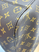 Load image into Gallery viewer, Louis Vuitton slouchy mm monogram
