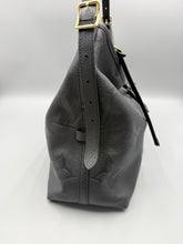 Load image into Gallery viewer, Louis Vuitton Carryall MM black monogram with pouch