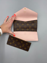 Load image into Gallery viewer, Louis Vuitton Josephine wallet with insert