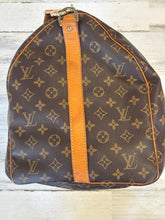 Load image into Gallery viewer, Louis Vuitton Keepall 55 Bandouliere bag with non braned strap