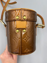 Load image into Gallery viewer, Louis Vuitton Astor Mini Vernis gold bucket bag