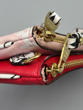 Load image into Gallery viewer, Louis Vuitton double Pochette rouge with strap