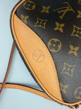 Load image into Gallery viewer, Louis Vuitton Mini Deauville monogram crossbody