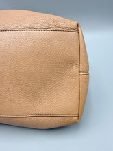 Load image into Gallery viewer, Gucci Beige Shoulder on Chain Soho bag