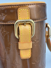 Load image into Gallery viewer, Louis Vuitton Astor Mini Vernis gold bucket bag