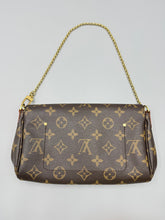 Load image into Gallery viewer, Louis Vuitton Favorite PM Monogram Crossbody with chain