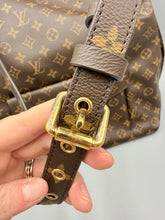 Load image into Gallery viewer, Louis Vuitton Metis Hobo with strap