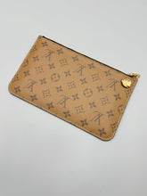 Load image into Gallery viewer, Louis Vuitton Reverse monogram Carryall pouch (no strap)