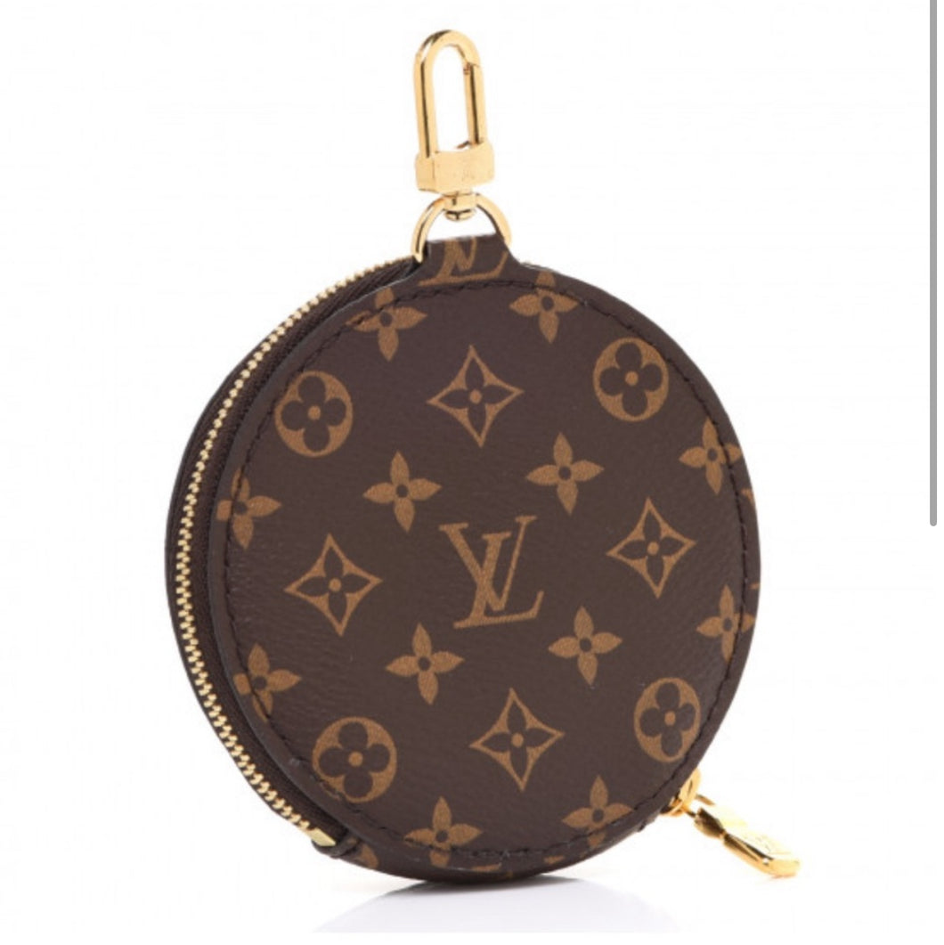 Louis Vuitton circle pouch clip on